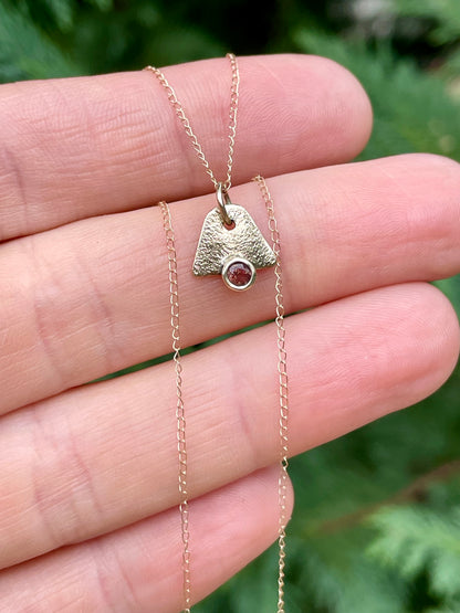 Gold Pendant with Oregon Sunstone