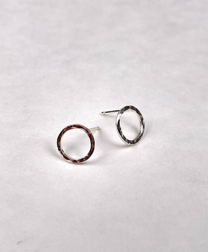 Hammered circle stud  *Live your life collection