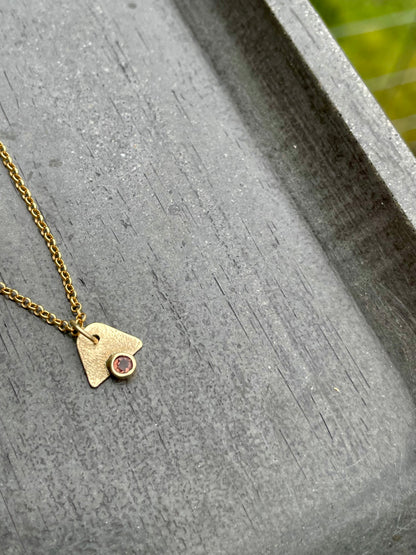 Gold Pendant with Oregon Sunstone